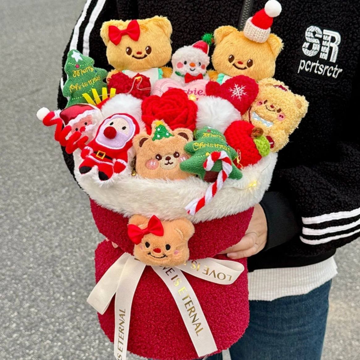 Christmas bouquet gift for girlfriend, cute butter bear plush toy bouquet, creative children's plush toy for girls
